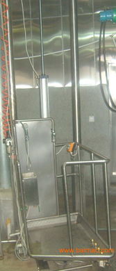 青島華堂食品機(jī)械設(shè)備有限 專業(yè)屠宰設(shè)備升降臺(tái)與附著式升降腳手架的應(yīng)用與優(yōu)勢(shì)